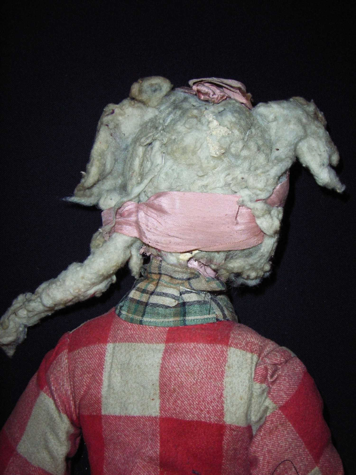 Particolare capelli prima del restauro